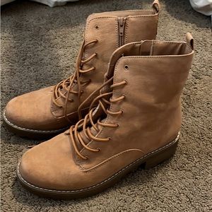 SUPER CUTE FALL BOOTS